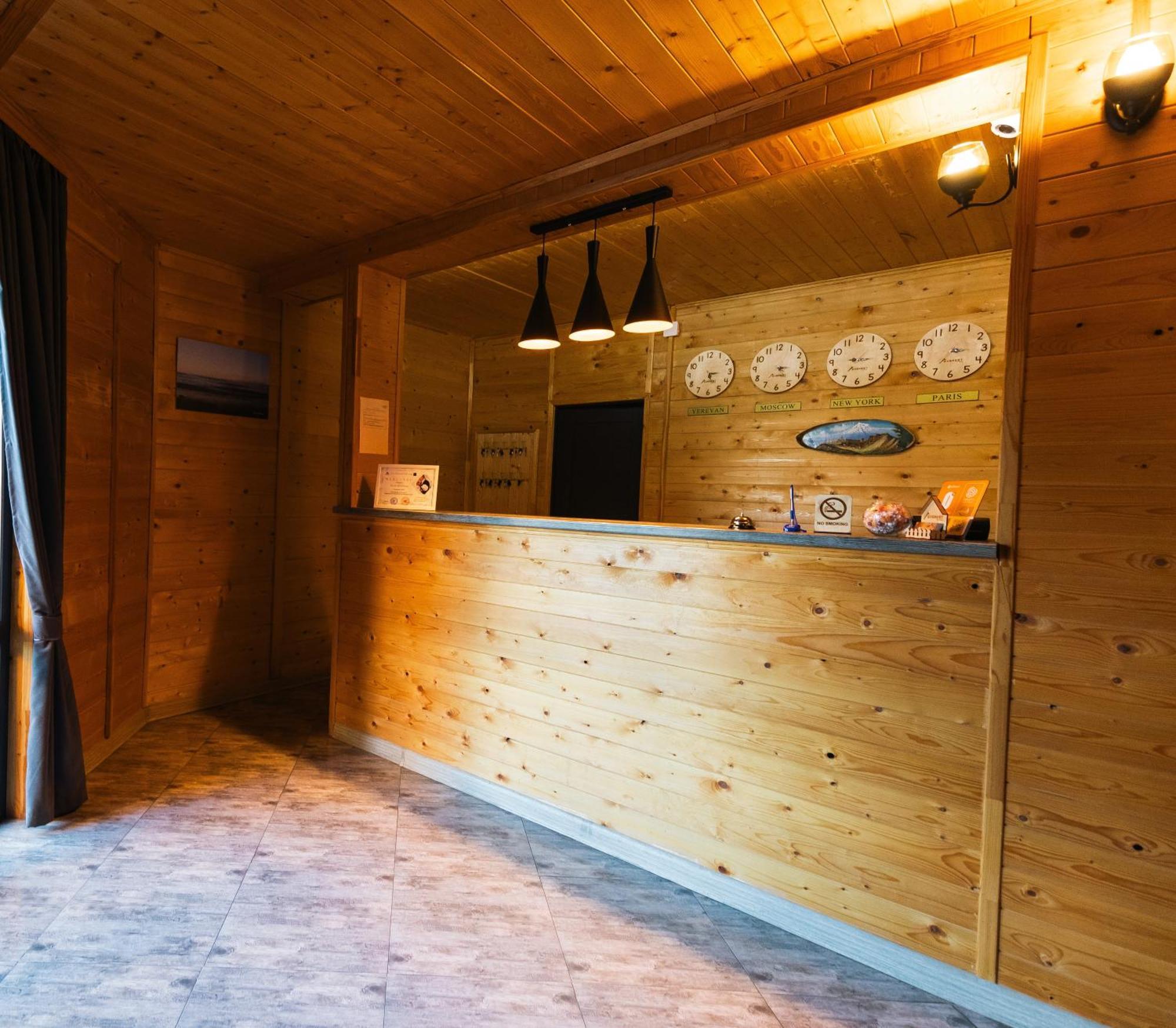 Everest Rest House ツァグカゾール エクステリア 写真