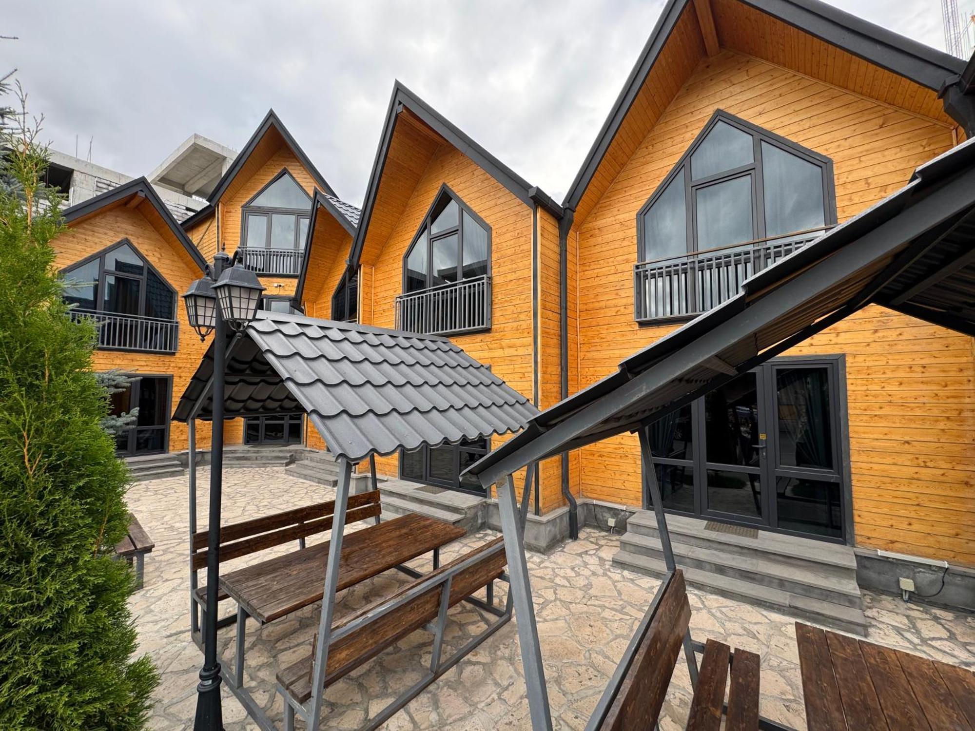 Everest Rest House ツァグカゾール エクステリア 写真