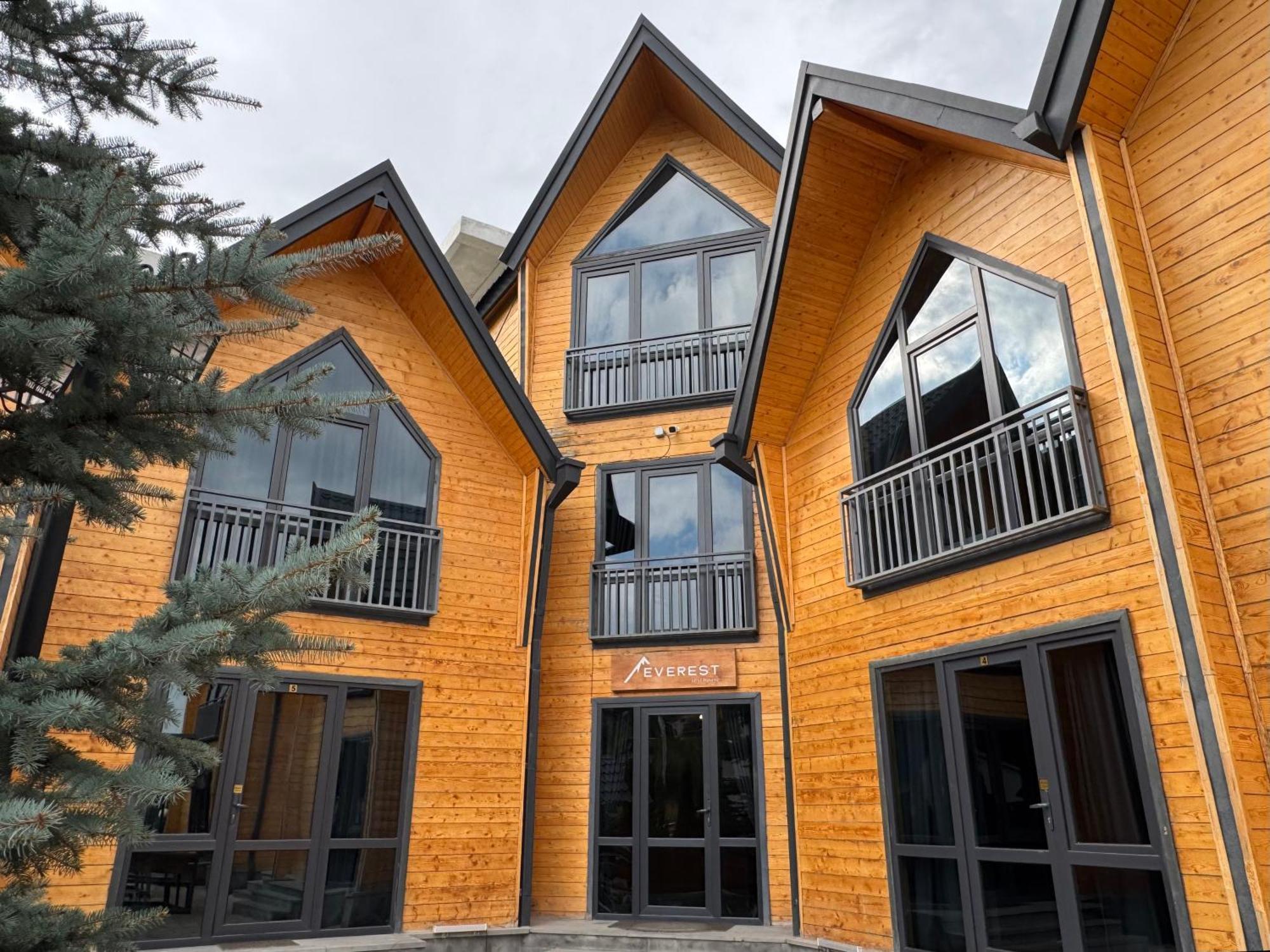 Everest Rest House ツァグカゾール エクステリア 写真