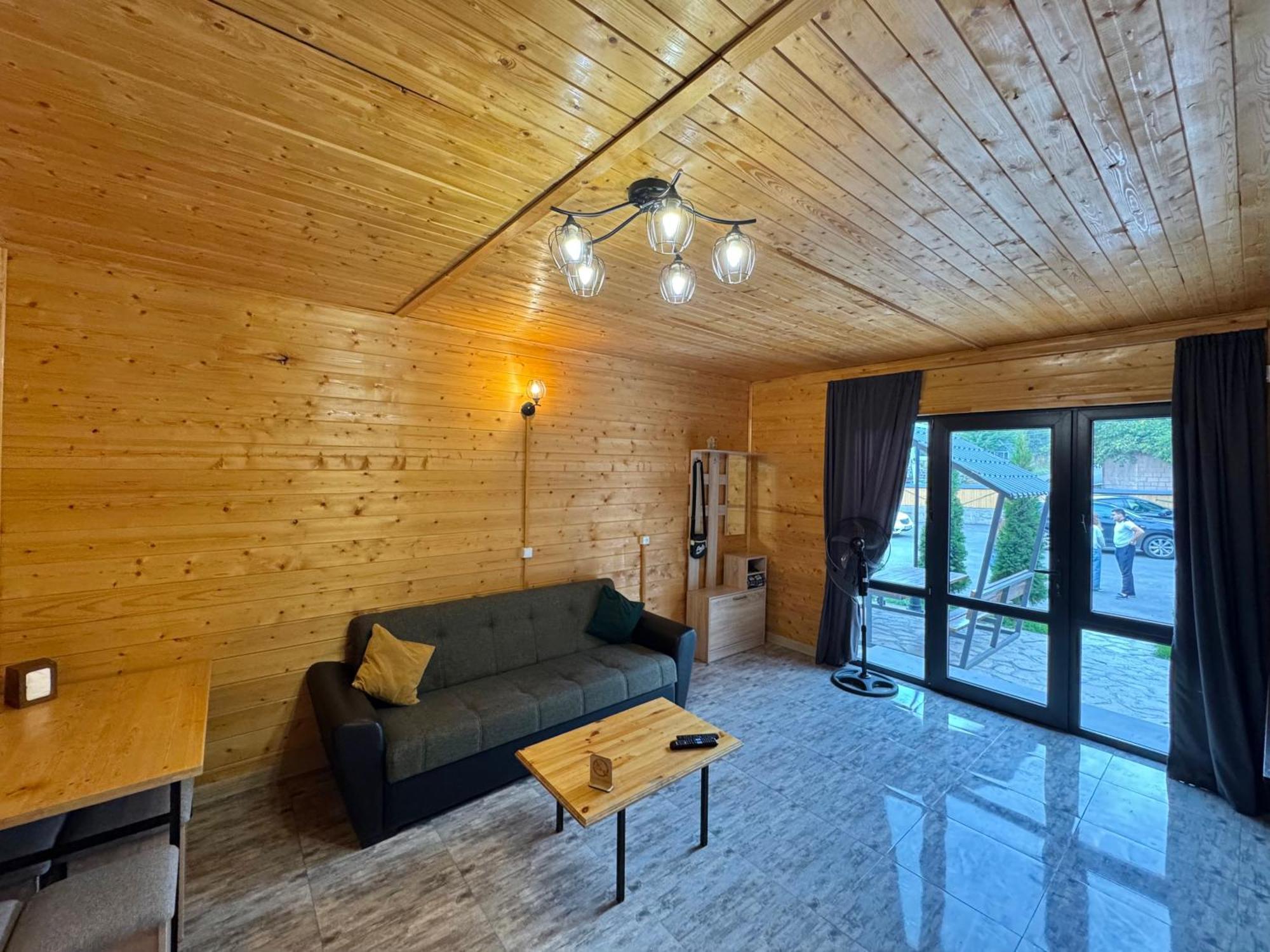 Everest Rest House ツァグカゾール エクステリア 写真